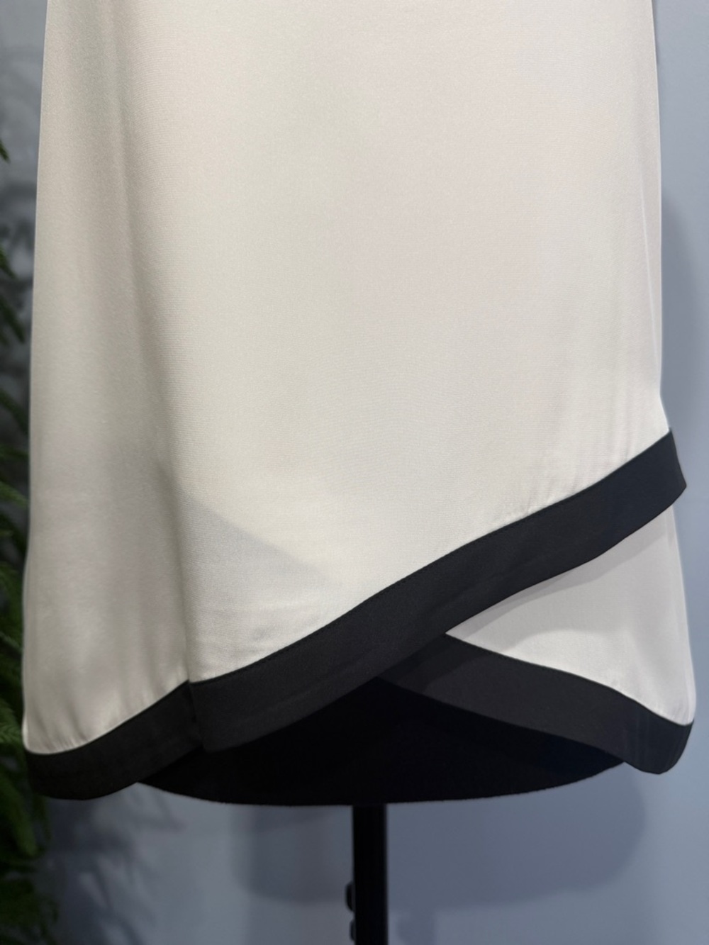 Parker Silk Halter Top Black Cream Colorblock NWT Small Chic Minimalist Blouse - Picture 6 of 15